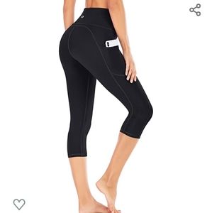 Iuga high waisted yoga Capris w/pockets XXL